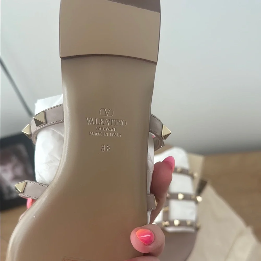 NIB Valentino Rockstud Flat Slide Sandals in Poudre - Picture 3 of 6